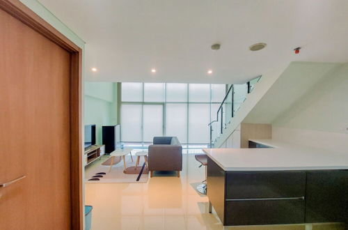 Foto 19 - Big Studio Loft At The Reiz Suites Medan Apartment