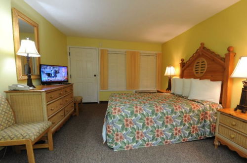 Photo 12 - Getaways at Destin Holiday Beach Resort