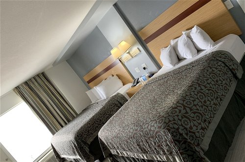Photo 8 - Arya Blu Inn & Suites