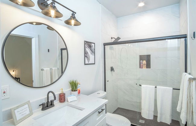 Spectacular 3 BR Plus 2 and a Half BA Apt Near Downtown - Foto 13