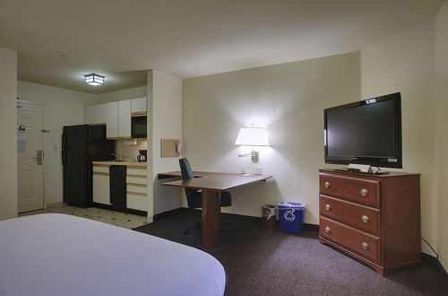 Photo 10 - Larkspur Landing Extended Stay Suites Hillsboro