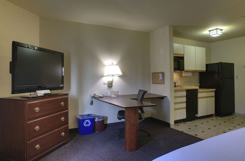 Photo 20 - Larkspur Landing Hillsboro - An All-Suite Hotel