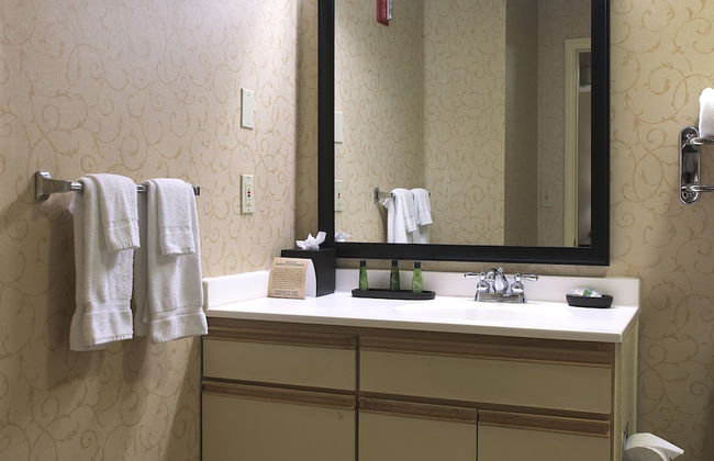 Larkspur Landing Extended Stay Suites Hillsboro - Photo 19