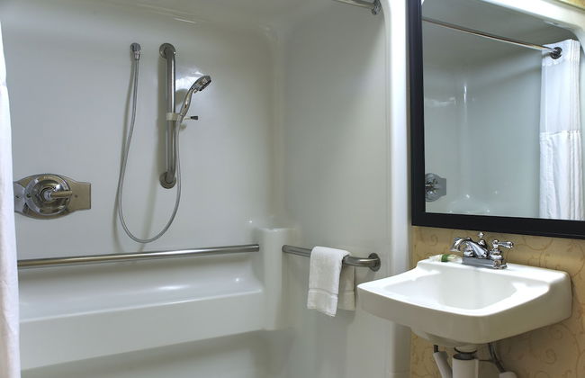 Larkspur Landing Extended Stay Suites Hillsboro - Photo 15
