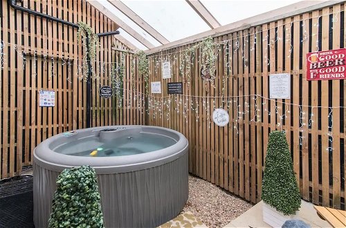 Foto 1 - Hidden Hot Tub Retreat Apartment in Nottingham
