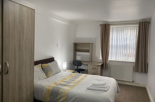 Photo 5 - Inviting 3-bed Apartment in Stockton-on-tees