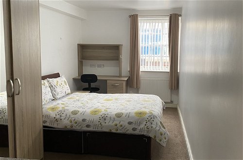 Photo 2 - Inviting 3-bed Apartment in Stockton-on-tees