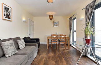 Photo 3 - Bright 2 Bedroom Flat in Lambeth With Balcony