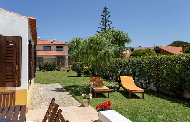 JOIVY 3-BR Cottage w/Terrace & Garden in Colares - Foto 1