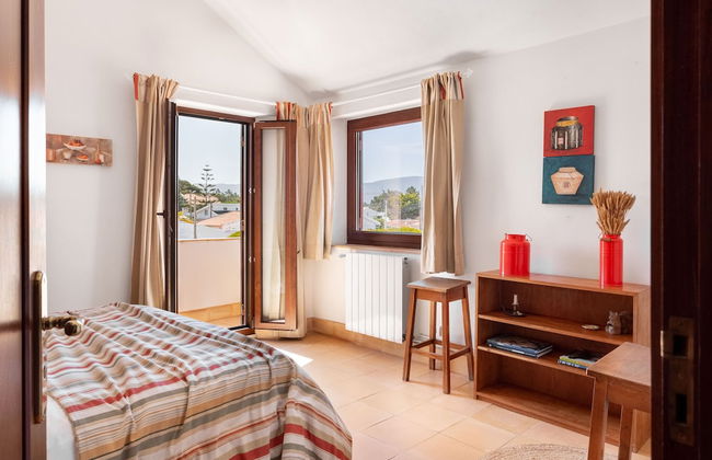 JOIVY 3-BR Cottage w/Terrace & Garden in Colares - Foto 2