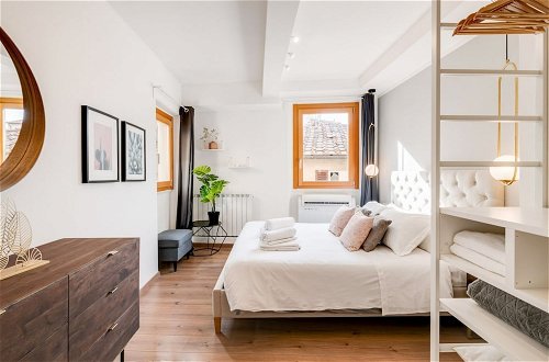 Photo 3 - Santa Croce Flat - Modern Apartment