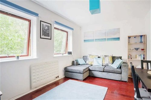 Foto 13 - Modern and Homely 2 Bedroom by Canary Wharf