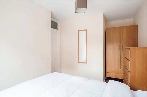 Foto 6 - Modern and Homely 2 Bedroom by Canary Wharf