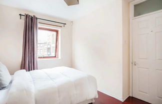 Photo 1 - Modern and Homely 2 Bedroom by Canary Wharf