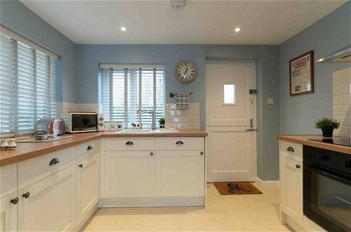 Photo 10 - Impeccable 2-bed Apartment in Chipping Norton