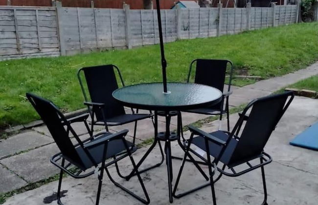 Spacious 3bed House in Walsall With Parking Onsite - Foto 21