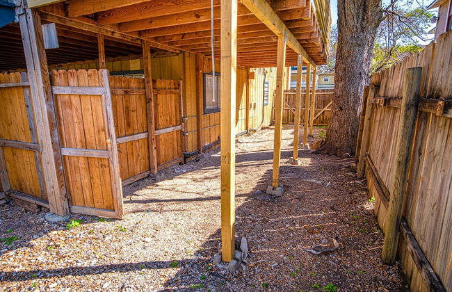 Lovely 2br/2ba Home Near Riverwalk - Photo 22