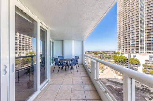 Photo 11 - Ocean View Condo With Gorgeous Miami Sunset