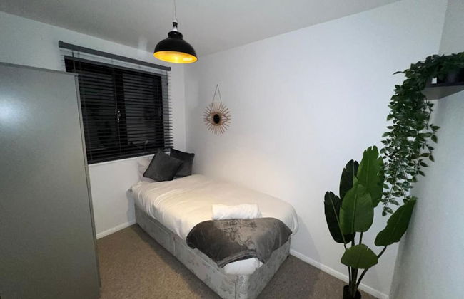 Impeccable 2-bed Apartment in Grays, London - Foto 9