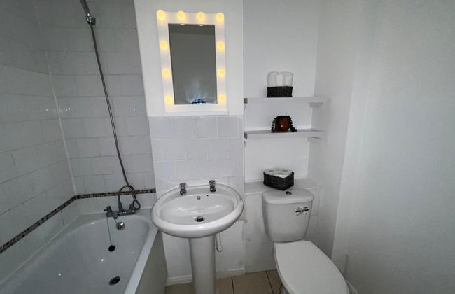 Impeccable 2-bed Apartment in Grays, London - Foto 26