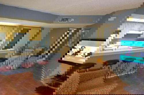 Photo 11 - Atrium #102