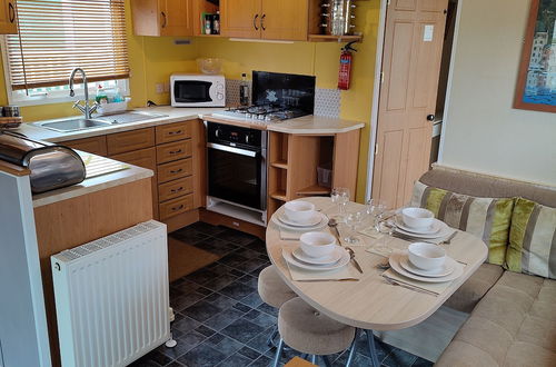 Photo 5 - 2-bed Caravan at Billing Aquadrome Northampton