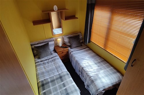 Photo 2 - 2-bed Caravan at Billing Aquadrome Northampton