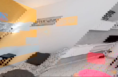 Photo 12 - Spacious Apartment With Garden