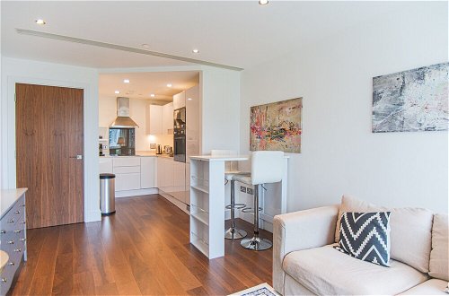 Photo 9 - Stunning 1-bed Apartment in Lincoln Plaza