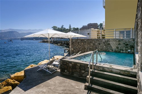Foto 30 - Beachfront Villa Sorrento & private sea access