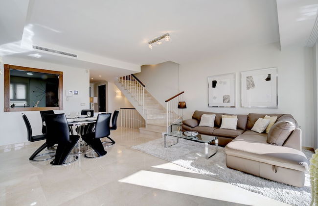 A Beautiful Modern Two Bedroom Villa - Photo 11