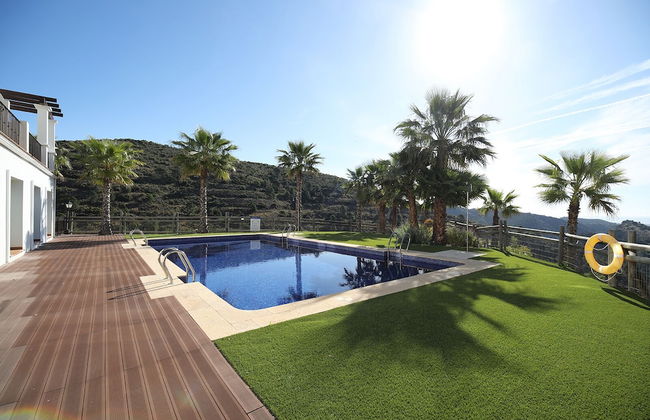 A Beautiful Modern Two Bedroom Villa - Photo 29