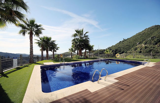 A Beautiful Modern Two Bedroom Villa - Photo 27