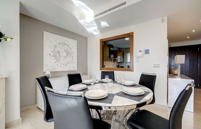 A Beautiful Modern Two Bedroom Villa - Photo 5