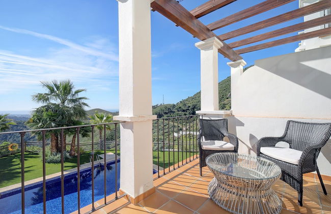 A Beautiful Modern Two Bedroom Villa - Photo 15