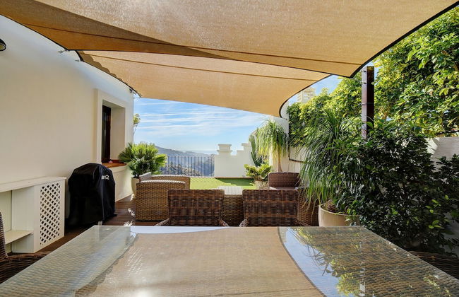 A Beautiful Modern Two Bedroom Villa - Photo 20