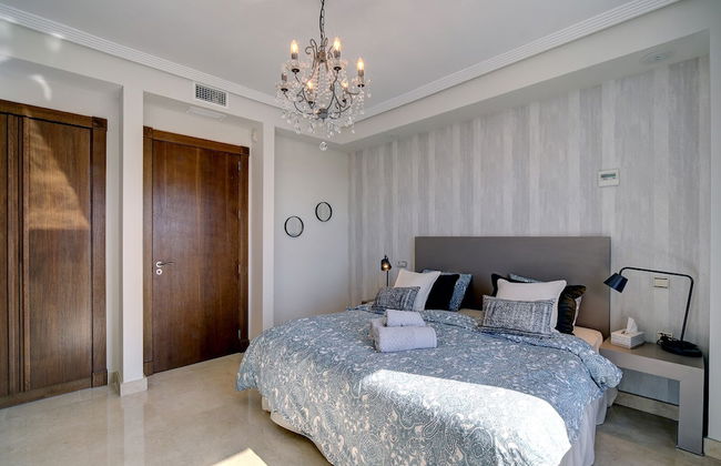 A Beautiful Modern Two Bedroom Villa - Photo 2