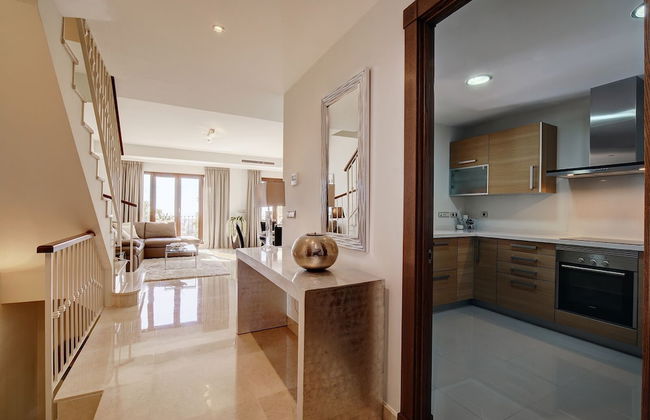 A Beautiful Modern Two Bedroom Villa - Photo 6