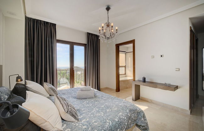 A Beautiful Modern Two Bedroom Villa - Photo 3
