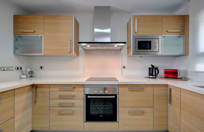 A Beautiful Modern Two Bedroom Villa - Photo 8