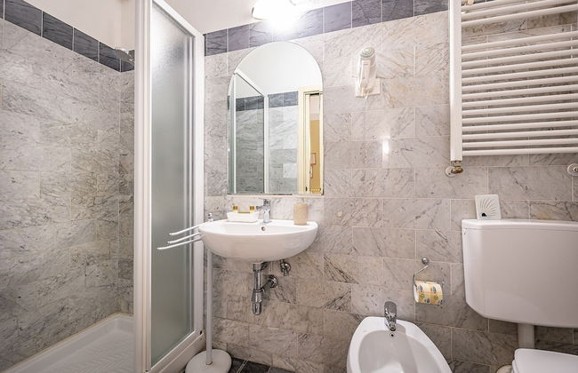 Bellevue House - Photo 56