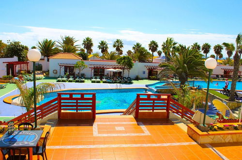 Photo 2 - Castillo Beach Club Apartments