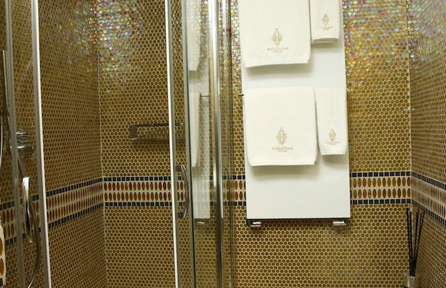 Augustana House - Foto 52