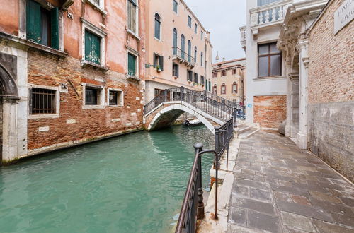 Photo 33 - Venice Castello Elegant Apartment