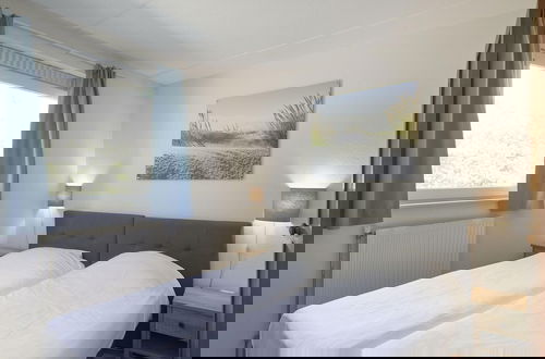 Foto 3 - Comfortable Holiday Home With Fireplace Near the Beach