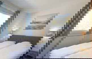 Foto 3 - Comfortable Holiday Home With Fireplace Near the Beach