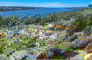 Photo 2 - Twin Oaks Retreat by Avantstay Mins to Freeland