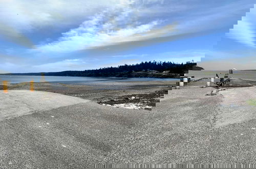 Photo 36 - Twin Oaks Retreat by Avantstay Mins to Freeland