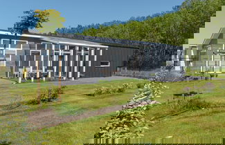 Foto 1 - Chalet in Zeeland Near Forest Edge