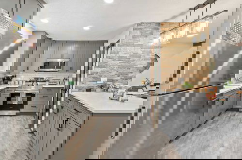 Foto 4 - The Bear's Den by Avantstay Prime Location, Renovated w/ Movie & Game Room